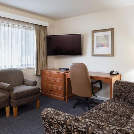 Robin Hood Inn And Suites Victoria Ngoại thất bức ảnh