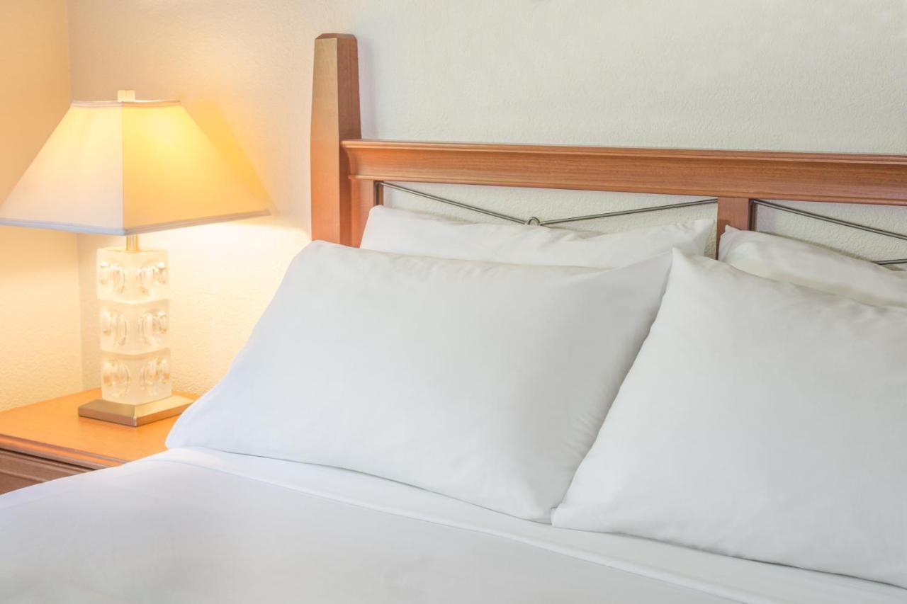 Robin Hood Inn And Suites Victoria Ngoại thất bức ảnh