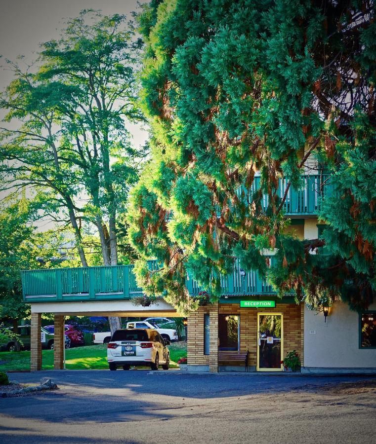 Robin Hood Inn And Suites Victoria Ngoại thất bức ảnh
