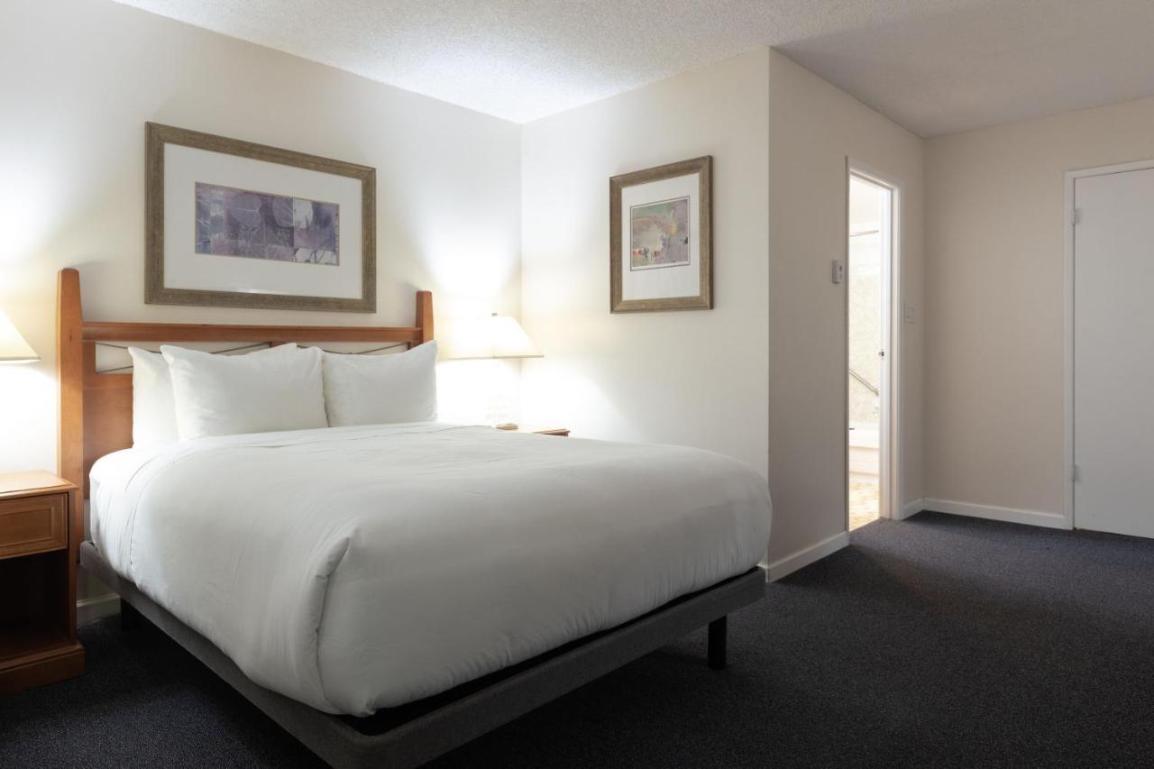 Robin Hood Inn And Suites Victoria Ngoại thất bức ảnh