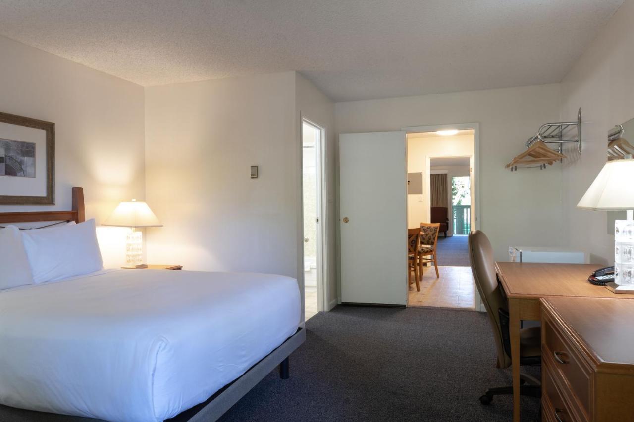Robin Hood Inn And Suites Victoria Ngoại thất bức ảnh