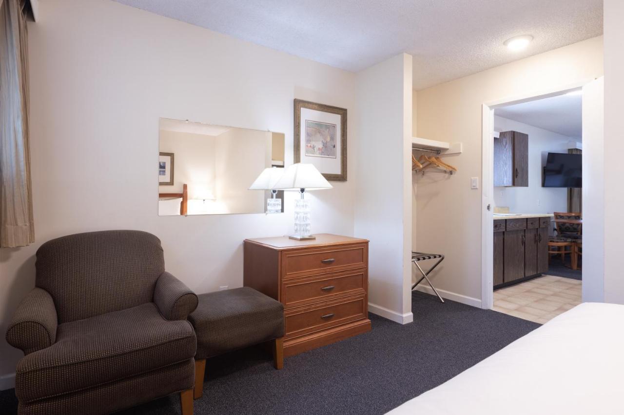 Robin Hood Inn And Suites Victoria Ngoại thất bức ảnh