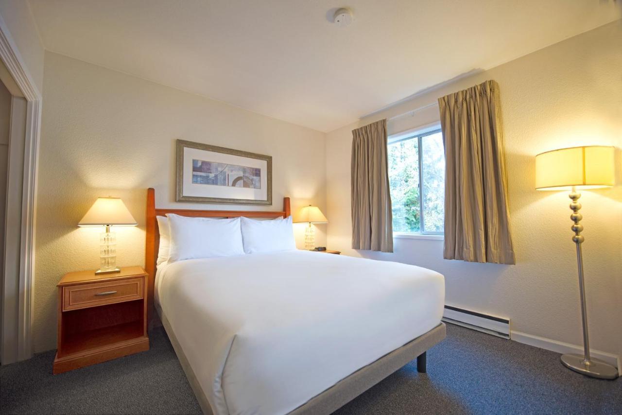 Robin Hood Inn And Suites Victoria Ngoại thất bức ảnh